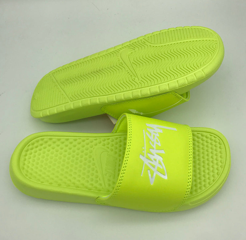 Les sandales claquettes nike sont un incontournable pour ceux qui recherchent un mélange parfait entre confort et style décontracté.