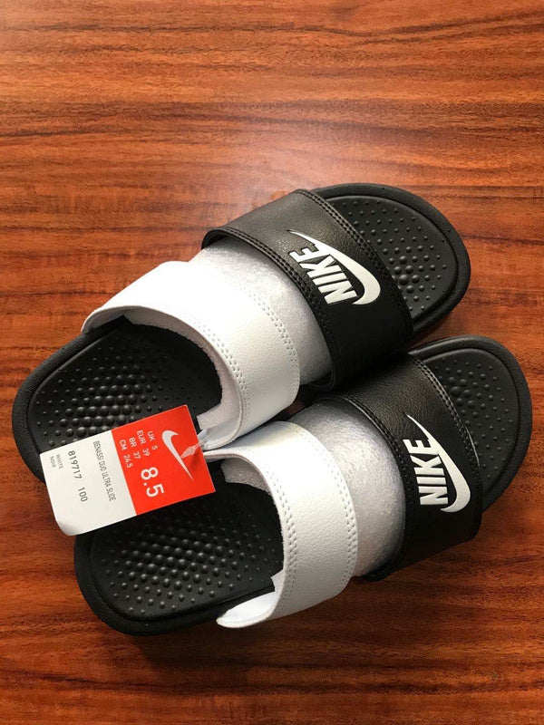Les sandales claquettes nike sont un incontournable pour ceux qui recherchent un mélange parfait entre confort et style décontracté.