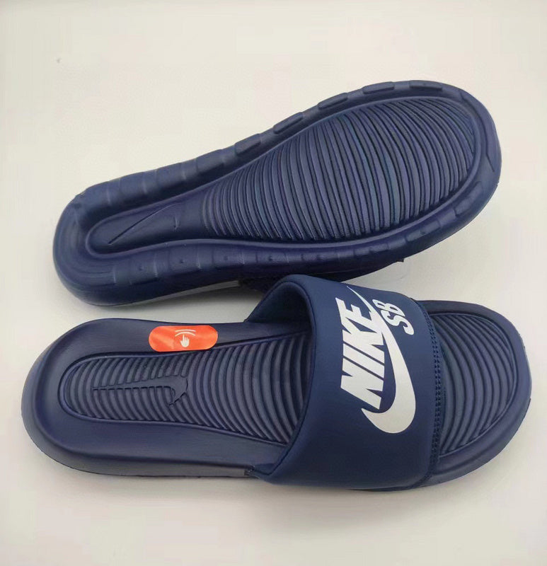 Les sandales claquettes nike sont un incontournable pour ceux qui recherchent un mélange parfait entre confort et style décontracté.
