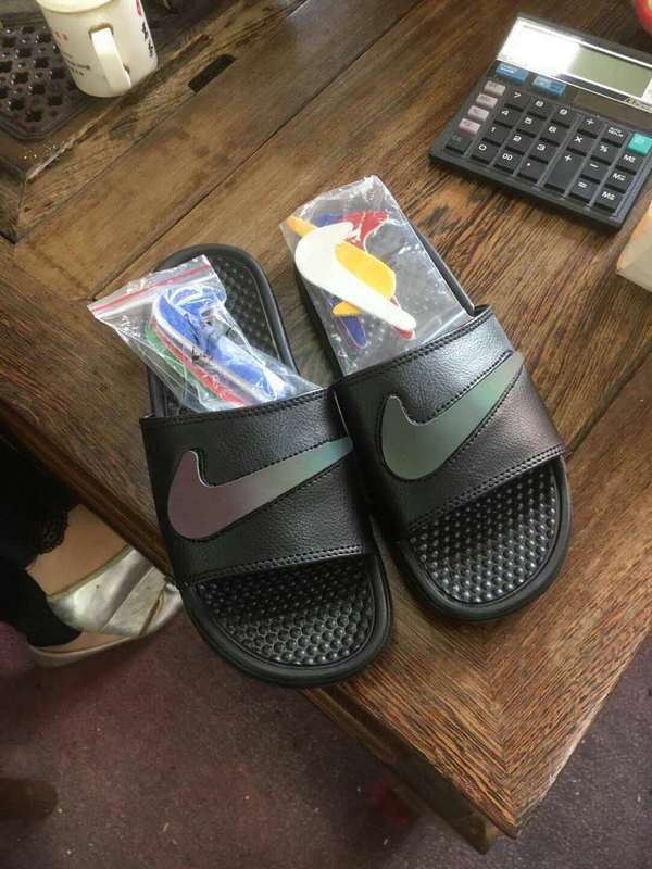 Les sandales claquettes Adidas sont un incontournable pour ceux qui recherchent un mélange parfait entre confort et style décontracté.