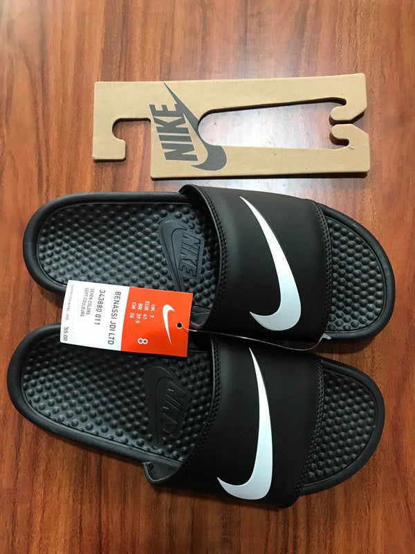 Les sandales claquettes nike sont un incontournable pour ceux qui recherchent un mélange parfait entre confort et style décontracté.