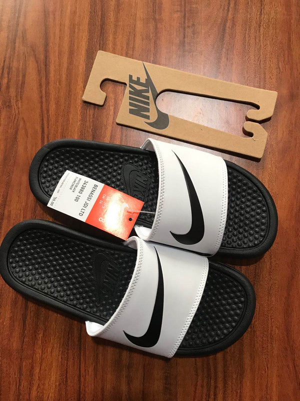 Les sandales claquettes nike sont un incontournable pour ceux qui recherchent un mélange parfait entre confort et style décontracté.