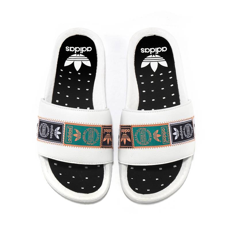 Les sandales claquettes Adidas sont un incontournable pour ceux qui recherchent un mélange parfait entre confort et style décontracté.