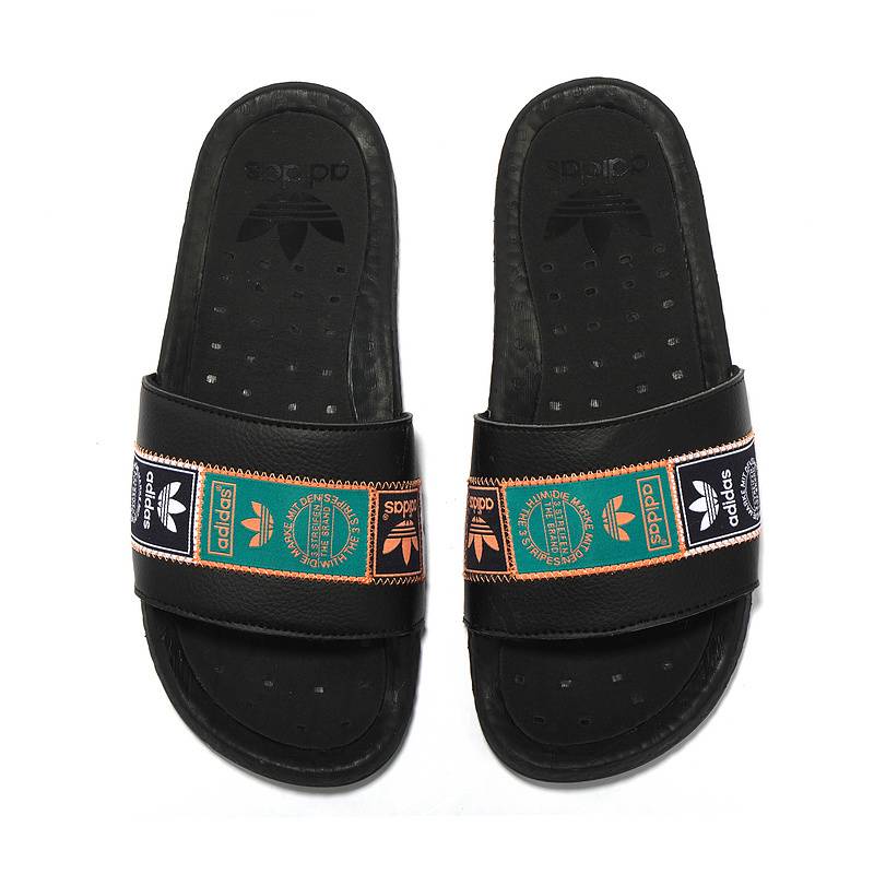 Les sandales claquettes Adidas sont un incontournable pour ceux qui recherchent un mélange parfait entre confort et style décontracté.