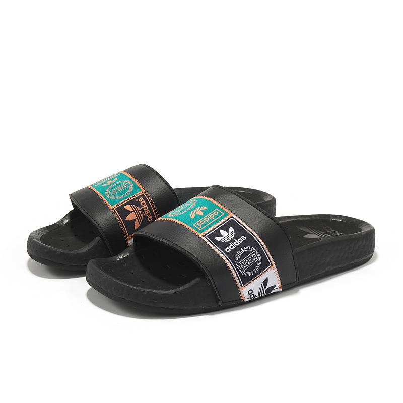 Les sandales claquettes Adidas sont un incontournable pour ceux qui recherchent un mélange parfait entre confort et style décontracté.