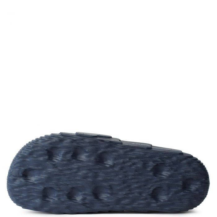 Les sandales claquettes Adidas sont un incontournable pour ceux qui recherchent un mélange parfait entre confort et style décontracté.