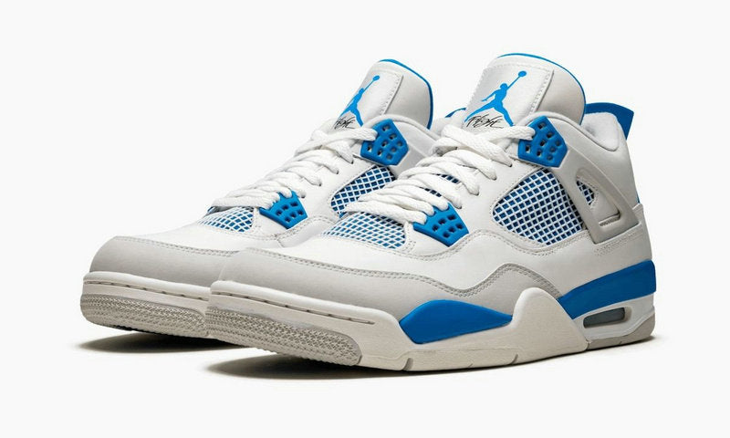 Les baskets grande taille Jordan 4 offrent le même style iconique que le modèle original, tout en répondant aux besoins des pointures supérieures.