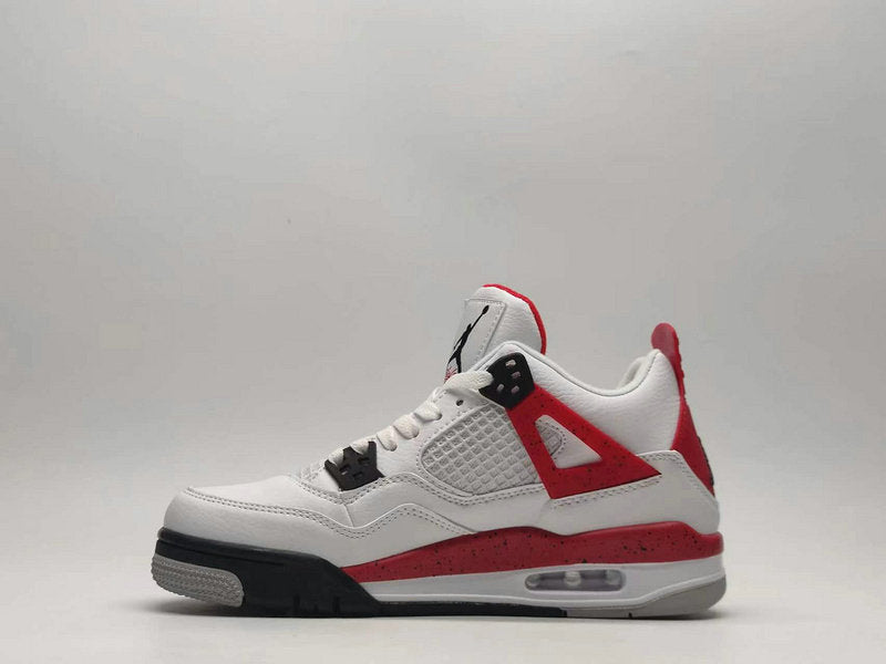 Les baskets grande taille Jordan 4 offrent le même style iconique que le modèle original, tout en répondant aux besoins des pointures supérieures.