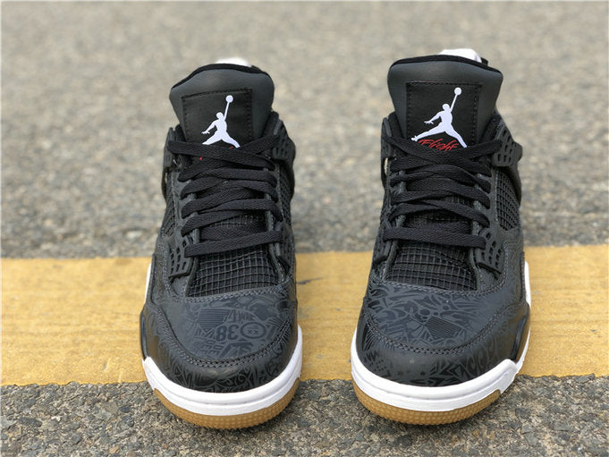Les baskets grande taille Jordan 4 offrent le même style iconique que le modèle original, tout en répondant aux besoins des pointures supérieures.
