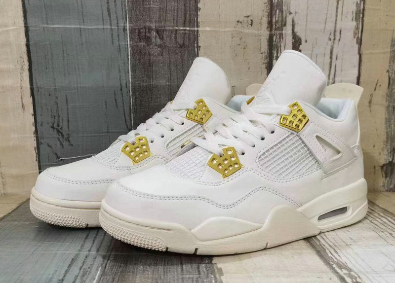 Les baskets grande taille Jordan 4 offrent le même style iconique que le modèle original, tout en répondant aux besoins des pointures supérieures.