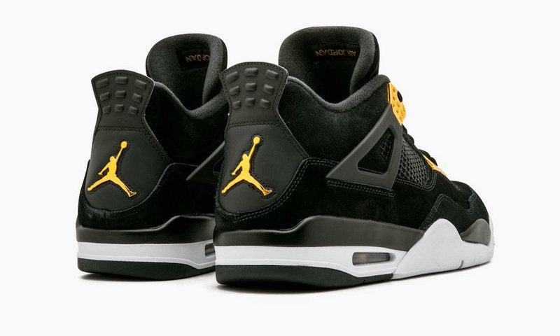 Les baskets grande taille Jordan 4 offrent le même style iconique que le modèle original, tout en répondant aux besoins des pointures supérieures.