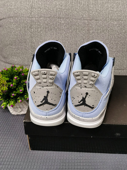 Les baskets grande taille Jordan 4 offrent le même style iconique que le modèle original, tout en répondant aux besoins des pointures supérieures.