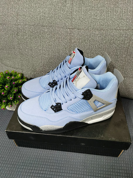 Les baskets grande taille Jordan 4 offrent le même style iconique que le modèle original, tout en répondant aux besoins des pointures supérieures.