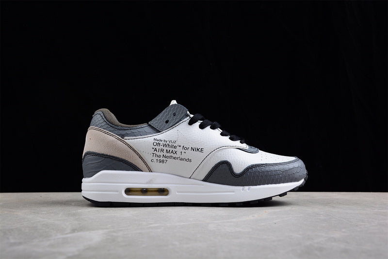Les baskets grande taille Nike Air Max 1 conservent l’élégance intemporelle du modèle original tout en s’adaptant parfaitement aux grandes pointures.