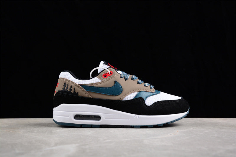 Les baskets grande taille Nike Air Max 1 conservent l’élégance intemporelle du modèle original tout en s’adaptant parfaitement aux grandes pointures.