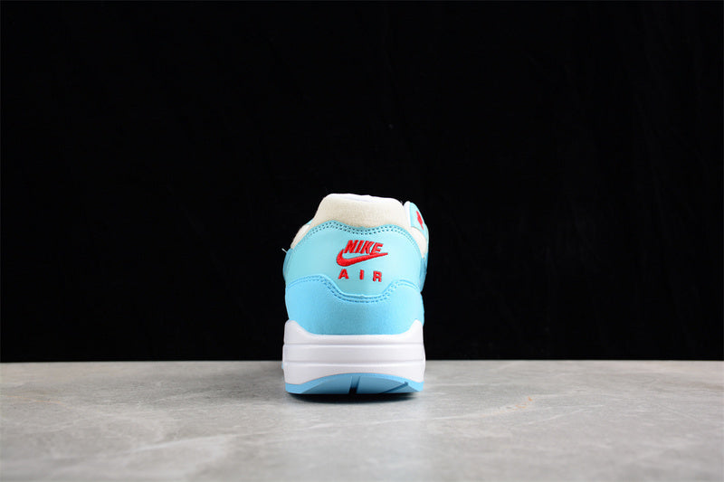 Les baskets grande taille Nike Air Max 1 conservent l’élégance intemporelle du modèle original tout en s’adaptant parfaitement aux grandes pointures.