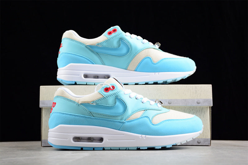 Les baskets grande taille Nike Air Max 1 conservent l’élégance intemporelle du modèle original tout en s’adaptant parfaitement aux grandes pointures.