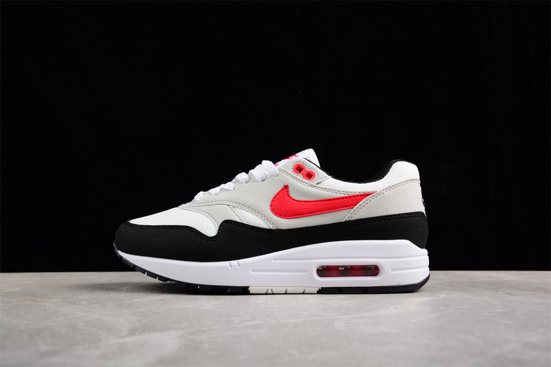 Les baskets grande taille Nike Air Max 1 conservent l’élégance intemporelle du modèle original tout en s’adaptant parfaitement aux grandes pointures.