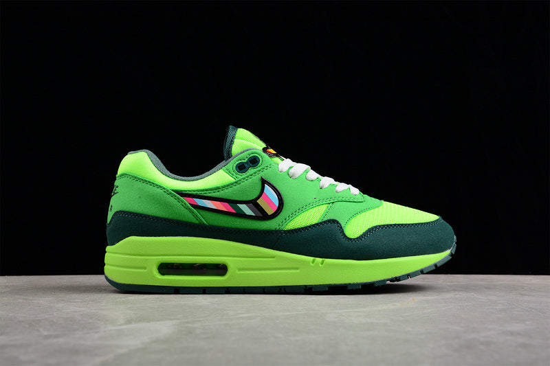 Les baskets grande taille Nike Air Max 1 conservent l’élégance intemporelle du modèle original tout en s’adaptant parfaitement aux grandes pointures.