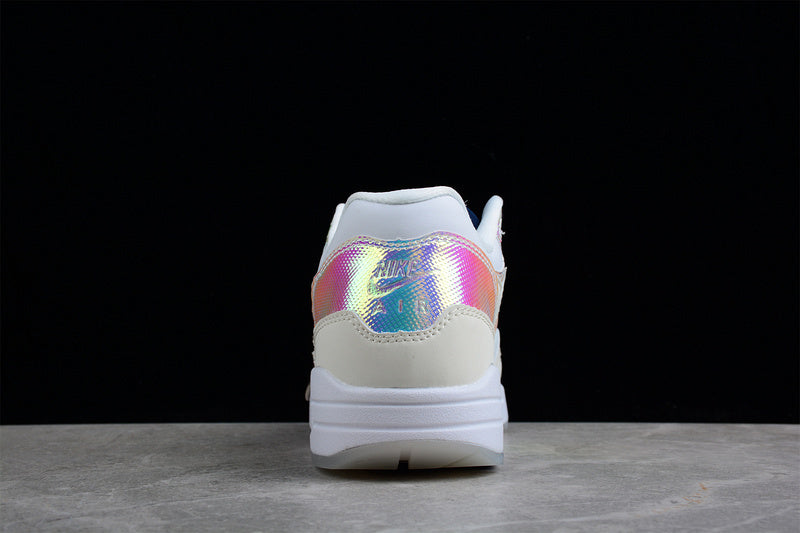 Les baskets grande taille Nike Air Max 1 conservent l’élégance intemporelle du modèle original tout en s’adaptant parfaitement aux grandes pointures.