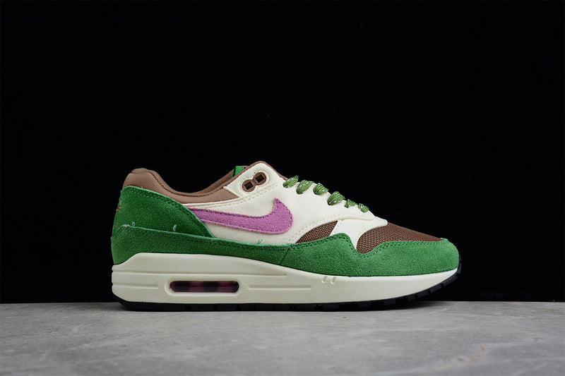 Les baskets grande taille Nike Air Max 1.
conservent l’élégance intemporelle du modèle original tout en s’adaptant parfaitement aux grandes pointures.