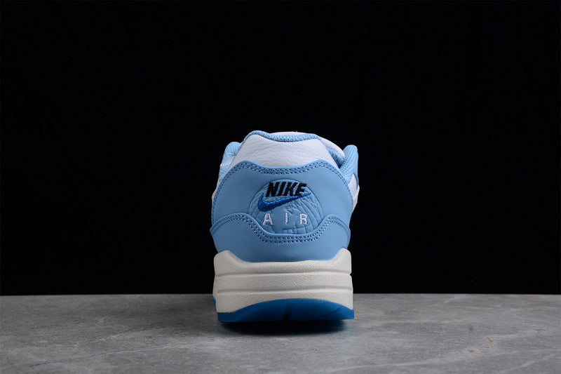Les baskets grande taille Nike Air Max 1.
conservent l’élégance intemporelle du modèle original tout en s’adaptant parfaitement aux grandes pointures.