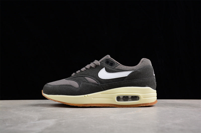 Les baskets grande taille Nike Air Max 1.
conservent l’élégance intemporelle du modèle original tout en s’adaptant parfaitement aux grandes pointures.