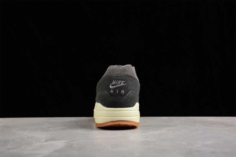 Les baskets grande taille Nike Air Max 1.
conservent l’élégance intemporelle du modèle original tout en s’adaptant parfaitement aux grandes pointures.