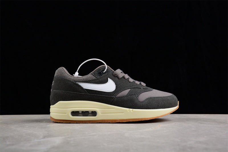 Les baskets grande taille Nike Air Max 1.
conservent l’élégance intemporelle du modèle original tout en s’adaptant parfaitement aux grandes pointures.