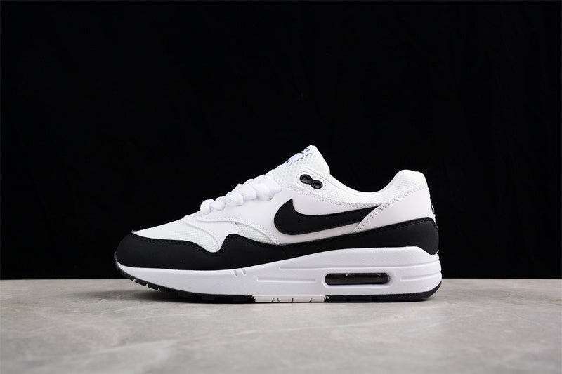 Les baskets grande taille Nike Air Max 1.
conservent l’élégance intemporelle du modèle original tout en s’adaptant parfaitement aux grandes pointures.