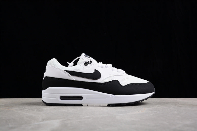Les baskets grande taille Nike Air Max 1.
conservent l’élégance intemporelle du modèle original tout en s’adaptant parfaitement aux grandes pointures.