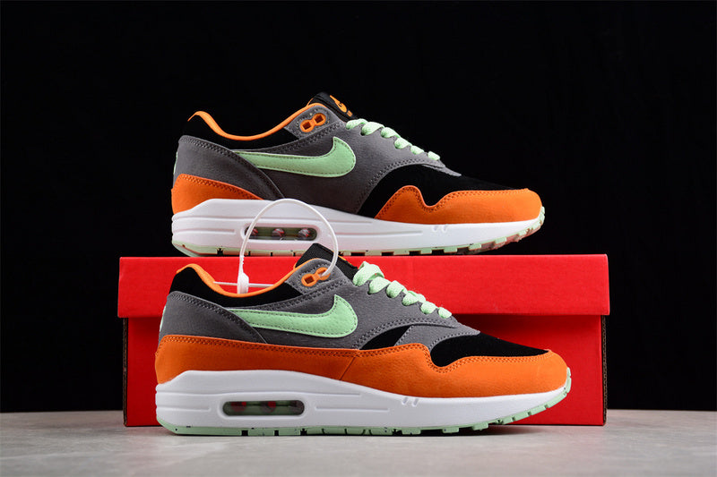 Les baskets grande taille Nike Air Max 1.
conservent l’élégance intemporelle du modèle original tout en s’adaptant parfaitement aux grandes pointures.
