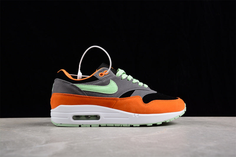 Les baskets grande taille Nike Air Max 1.
conservent l’élégance intemporelle du modèle original tout en s’adaptant parfaitement aux grandes pointures.