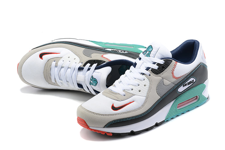 Les baskets grande taille Nike Air Max 90 conservent le design emblématique du modèle original tout en offrant un chaussant parfaitement adapté aux grandes pointures.
