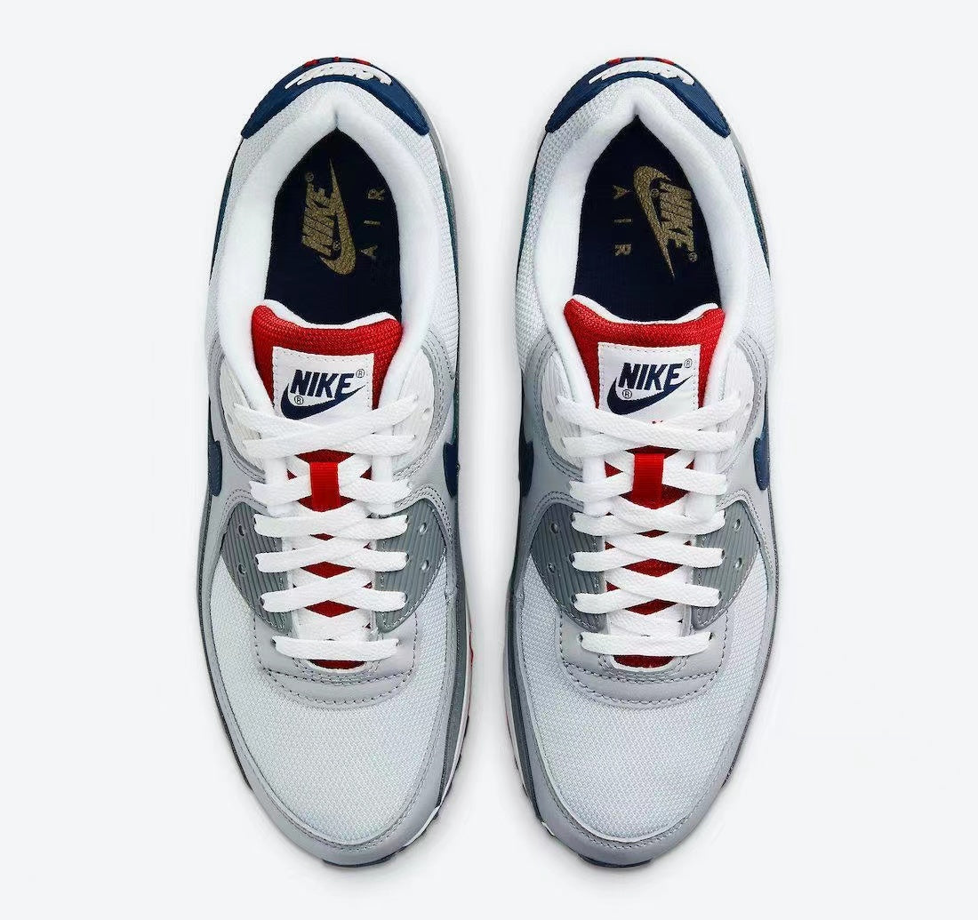 Les baskets grande taille Nike Air Max 90 conservent le design emblématique du modèle original tout en offrant un chaussant parfaitement adapté aux grandes pointures.