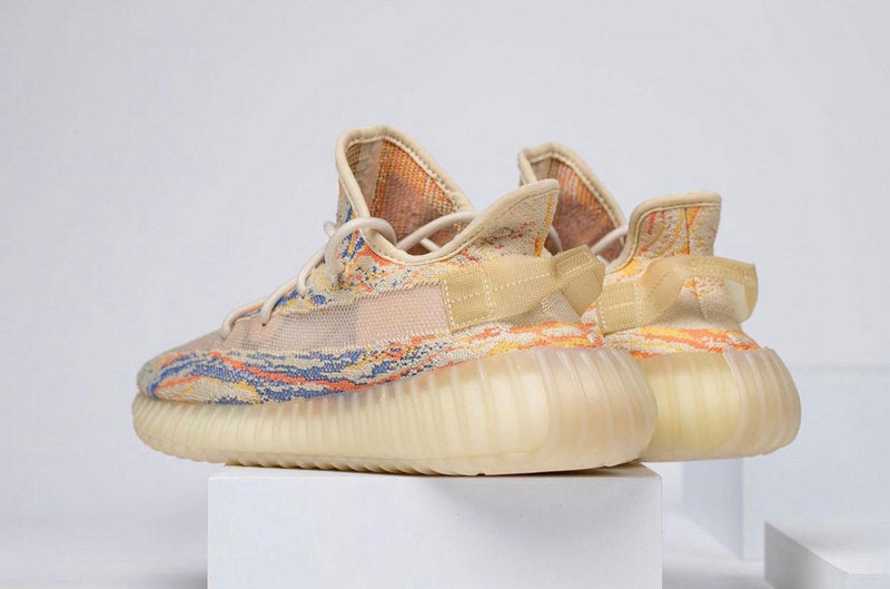 Les baskets grande taille Adidas Yeezy 350 allient parfaitement design innovant et adaptation aux grandes pointures.
tout en conservant l’esthétique unique du modèle original.