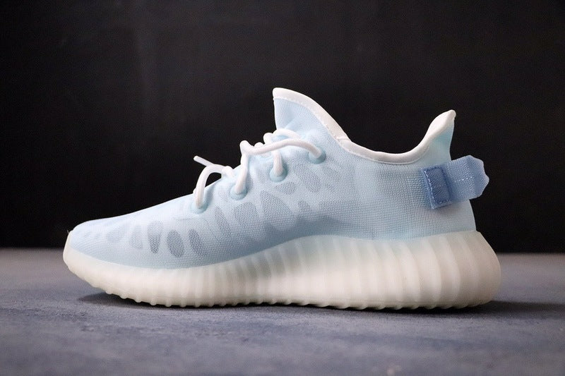 Les baskets grande taille Adidas Yeezy 350 allient parfaitement design innovant et adaptation aux grandes pointures.
tout en conservant l’esthétique unique du modèle original.
