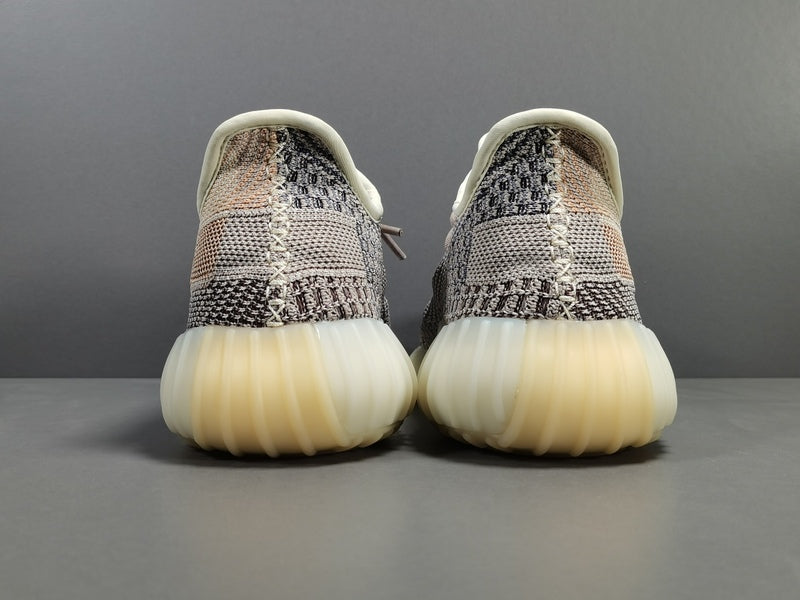 Les baskets grande taille Adidas Yeezy 350 allient parfaitement design innovant et adaptation aux grandes pointures.
tout en conservant l’esthétique unique du modèle original.