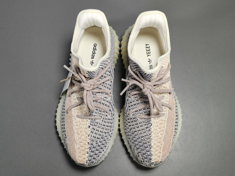 Les baskets grande taille Adidas Yeezy 350 allient parfaitement design innovant et adaptation aux grandes pointures.
tout en conservant l’esthétique unique du modèle original.