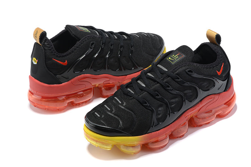 Les baskets grande taille Nike Vapormax Plus TN associent le design iconique des Air Max Plus à l’innovation de la semelle Vapormax.