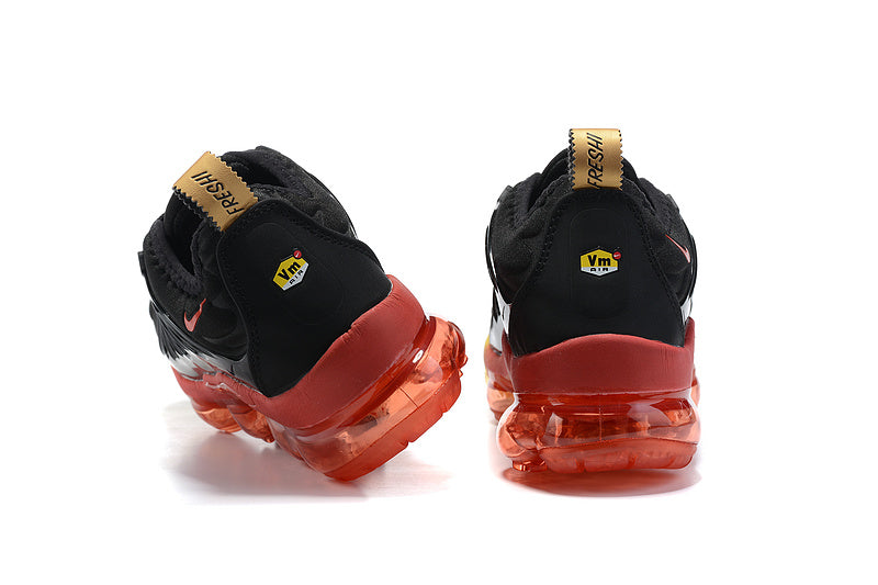 Les baskets grande taille Nike Vapormax Plus TN associent le design iconique des Air Max Plus à l’innovation de la semelle Vapormax.