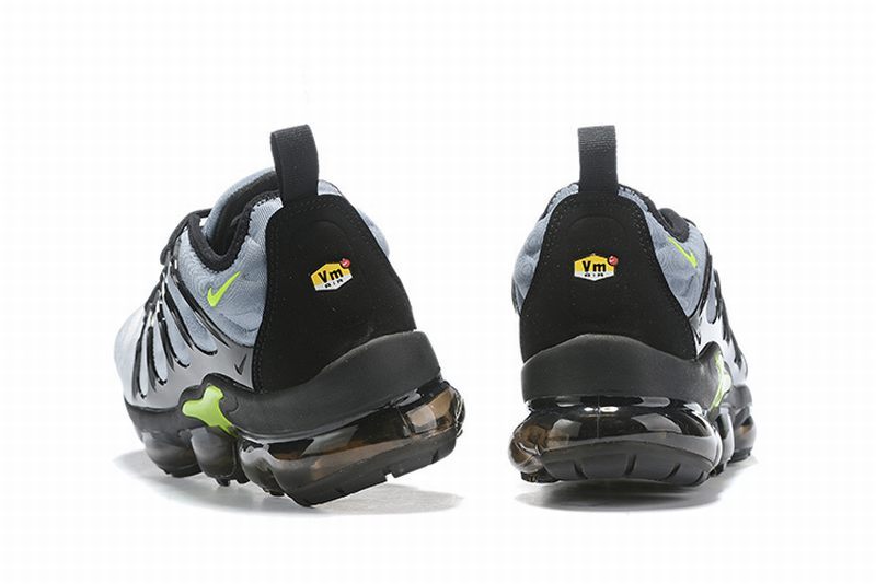 Les baskets grande taille Nike Vapormax Plus TN associent le design iconique des Air Max Plus à l’innovation de la semelle Vapormax.