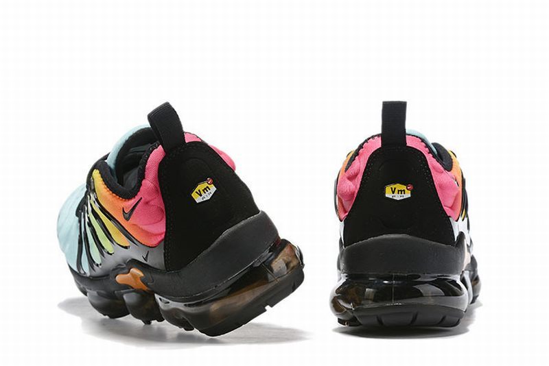 Les baskets grande taille Nike Vapormax Plus TN associent le design iconique des Air Max Plus à l’innovation de la semelle Vapormax.