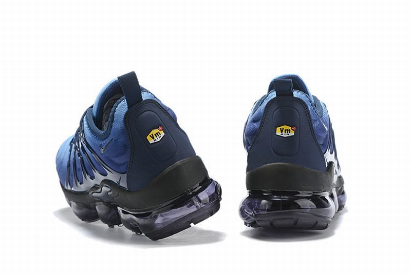 Les baskets grande taille Nike Vapormax Plus TN associent le design iconique des Air Max Plus à l’innovation de la semelle Vapormax.
