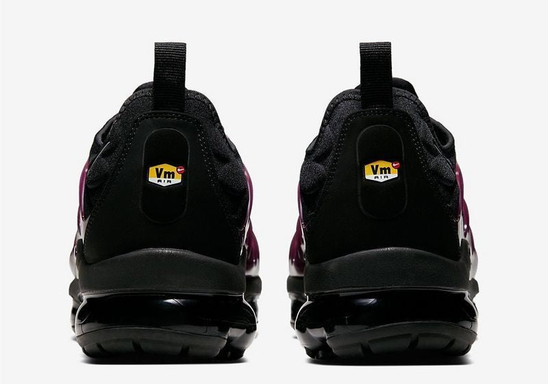 Les baskets grande taille Nike Vapormax Plus TN associent le design iconique des Air Max Plus à l’innovation de la semelle Vapormax.