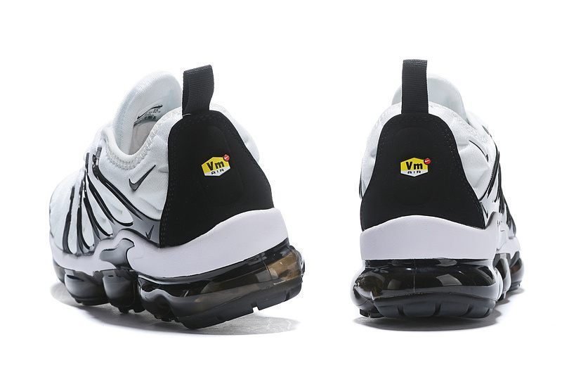 Les baskets grande taille Nike Vapormax Plus TN associent le design iconique des Air Max Plus à l’innovation de la semelle Vapormax.