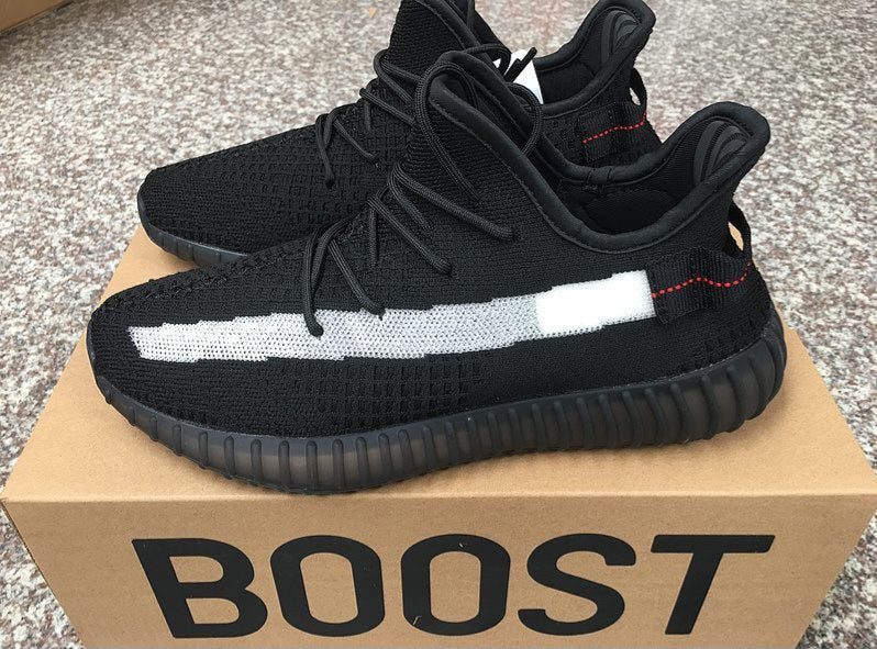 Les baskets grande taille Adidas Yeezy 350 allient parfaitement design innovant et adaptation aux grandes pointures.
tout en conservant l’esthétique unique du modèle original.