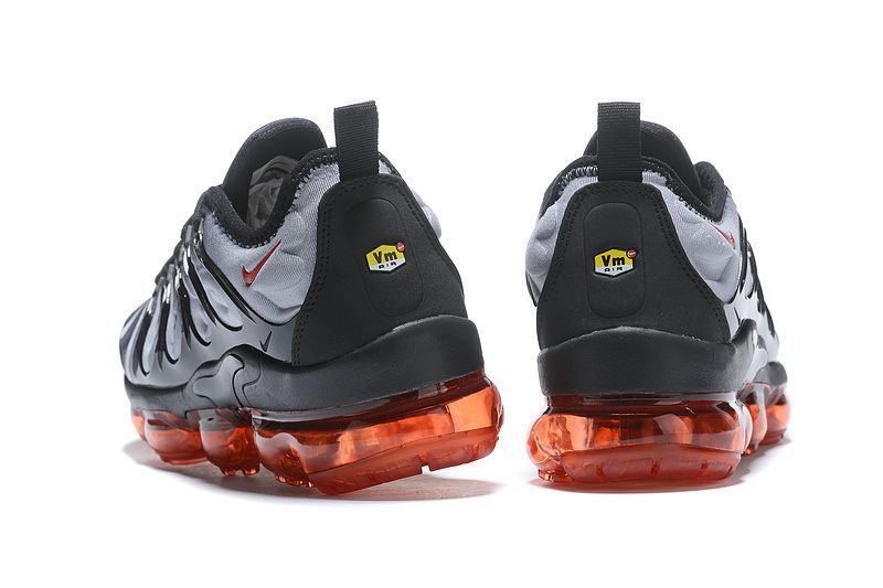 Les baskets grande taille Nike Vapormax Plus TN associent le design iconique des Air Max Plus à l’innovation de la semelle Vapormax.