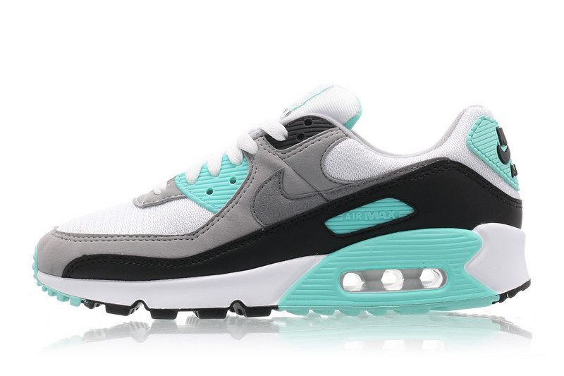 Les baskets grande taille Nike Air Max 90 conservent le design emblématique du modèle original tout en offrant un chaussant parfaitement adapté aux grandes pointures.