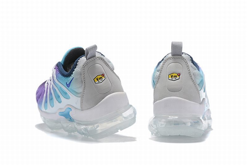 Les baskets grande taille Nike Vapormax Plus TN associent le design iconique des Air Max Plus à l’innovation de la semelle Vapormax.